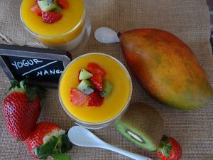 postre de yogur y mango